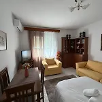 Alex Guest * Gjirokastër