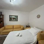 公寓 Alex Guest Gjirokastër