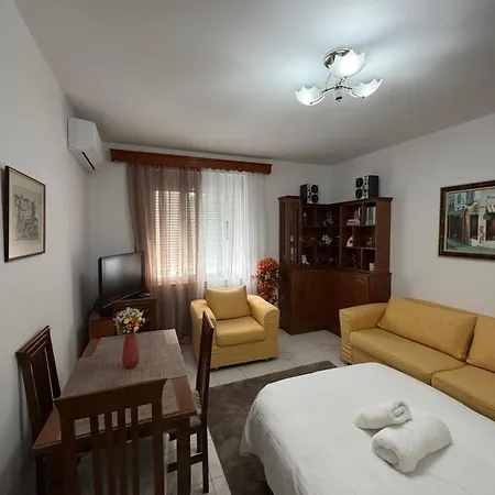 Alex Guest Appartement Gjirokastër